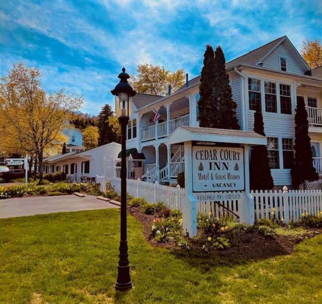 Cedar Court Inn Fish Creek Exterior photo